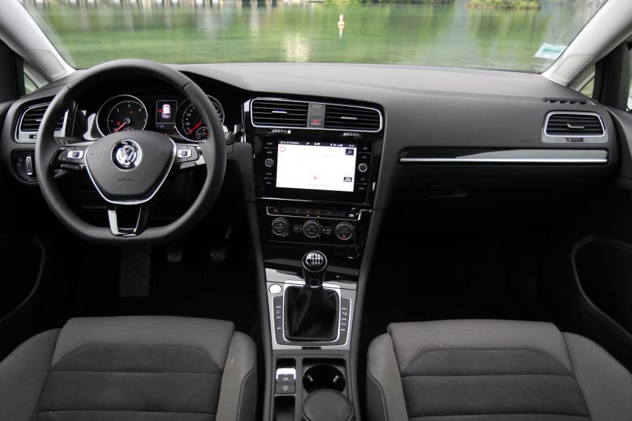 Торпедо Volkswagen Golf TDI 5-Door 2017 года  (WW) (фото 38 из 41)